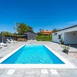 Villa - With Heated Pool Pavicini