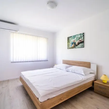 Vila - With Heated Pool Pavicini