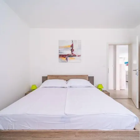 - With Heated Pool Vila Pavicini
